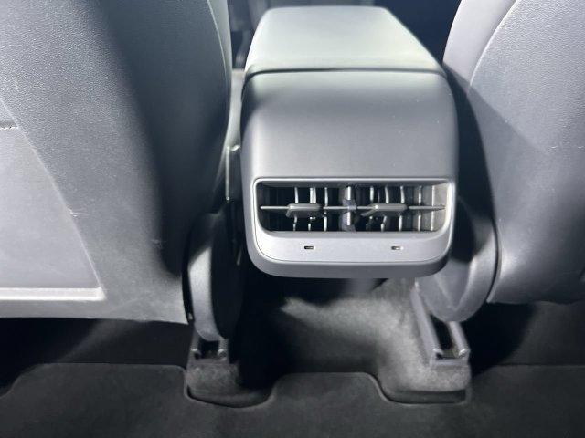 Used 2023 Tesla Model Y Performance AWD/4WD image 19