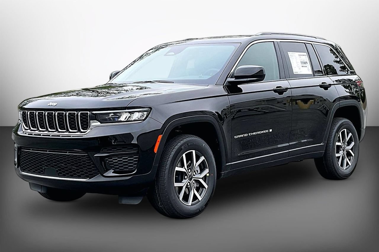 New 2027 Jeep Grand Cherokee Laredo RWD image 4
