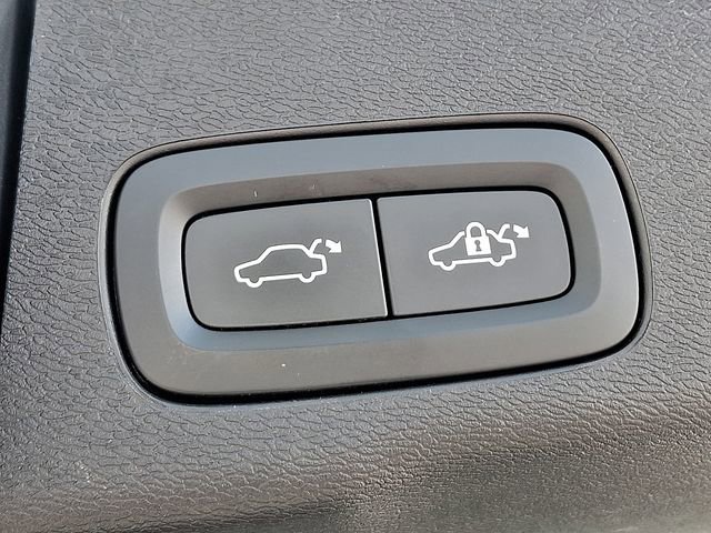 Used 2023 Volvo XC60 B6 Ultimate w/ Climate Package image 31