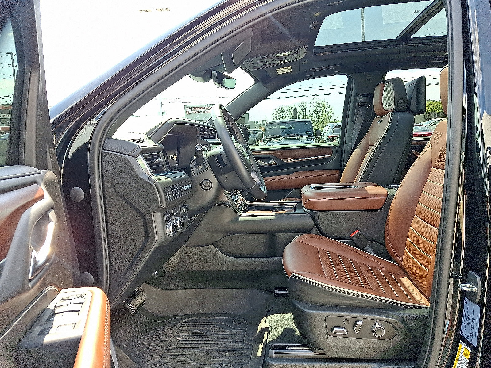 Used 2023 GMC Yukon Denali Ultimate AWD/4WD image 17
