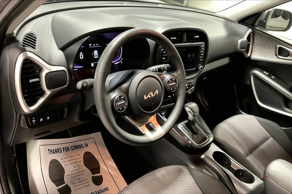 Used 2025 Kia Soul LX w/ LX Technology Package FWD image 16