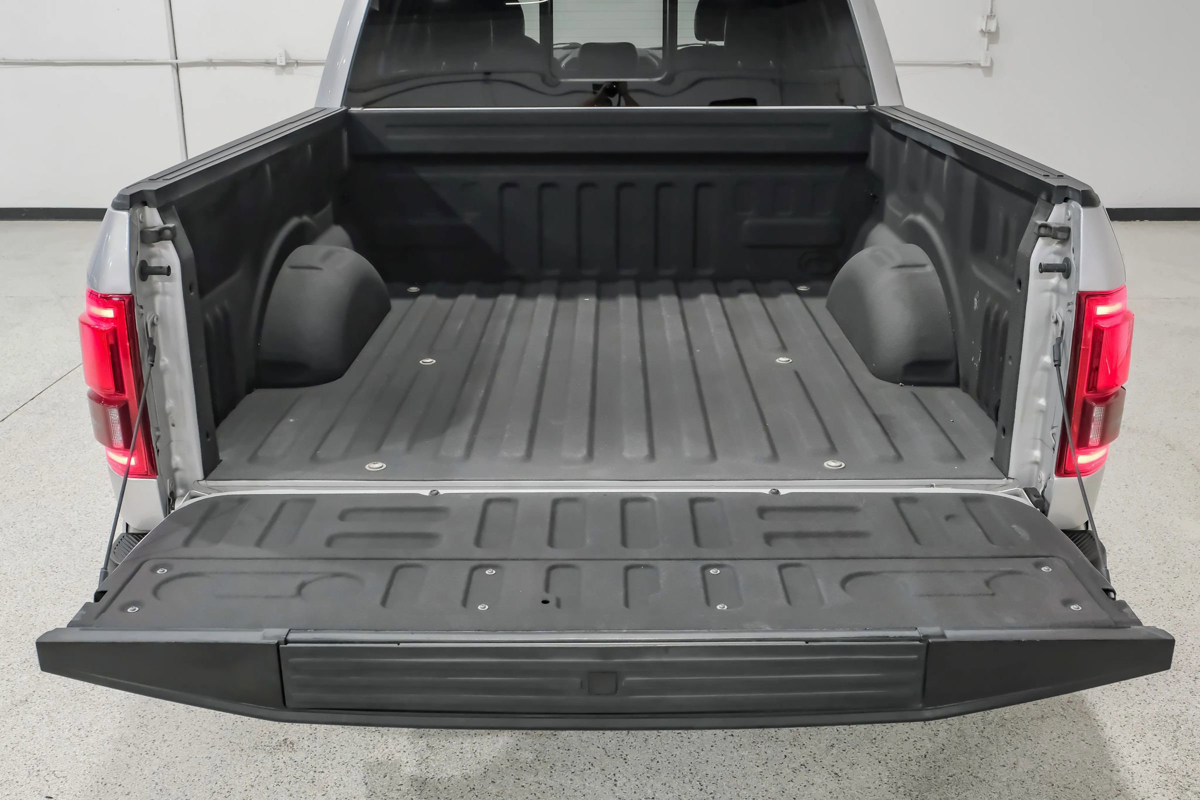 Used 2016 Ford F150 Platinum w/ Equipment Group 701A Luxury AWD/4WD image 60