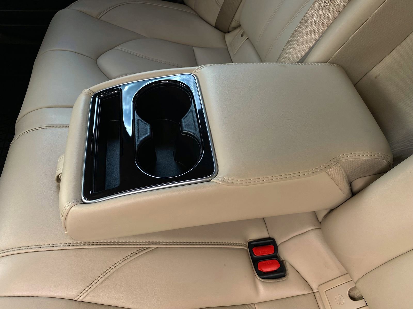 Used 2021 Toyota Avalon XLE w/ Moonroof Package image 30