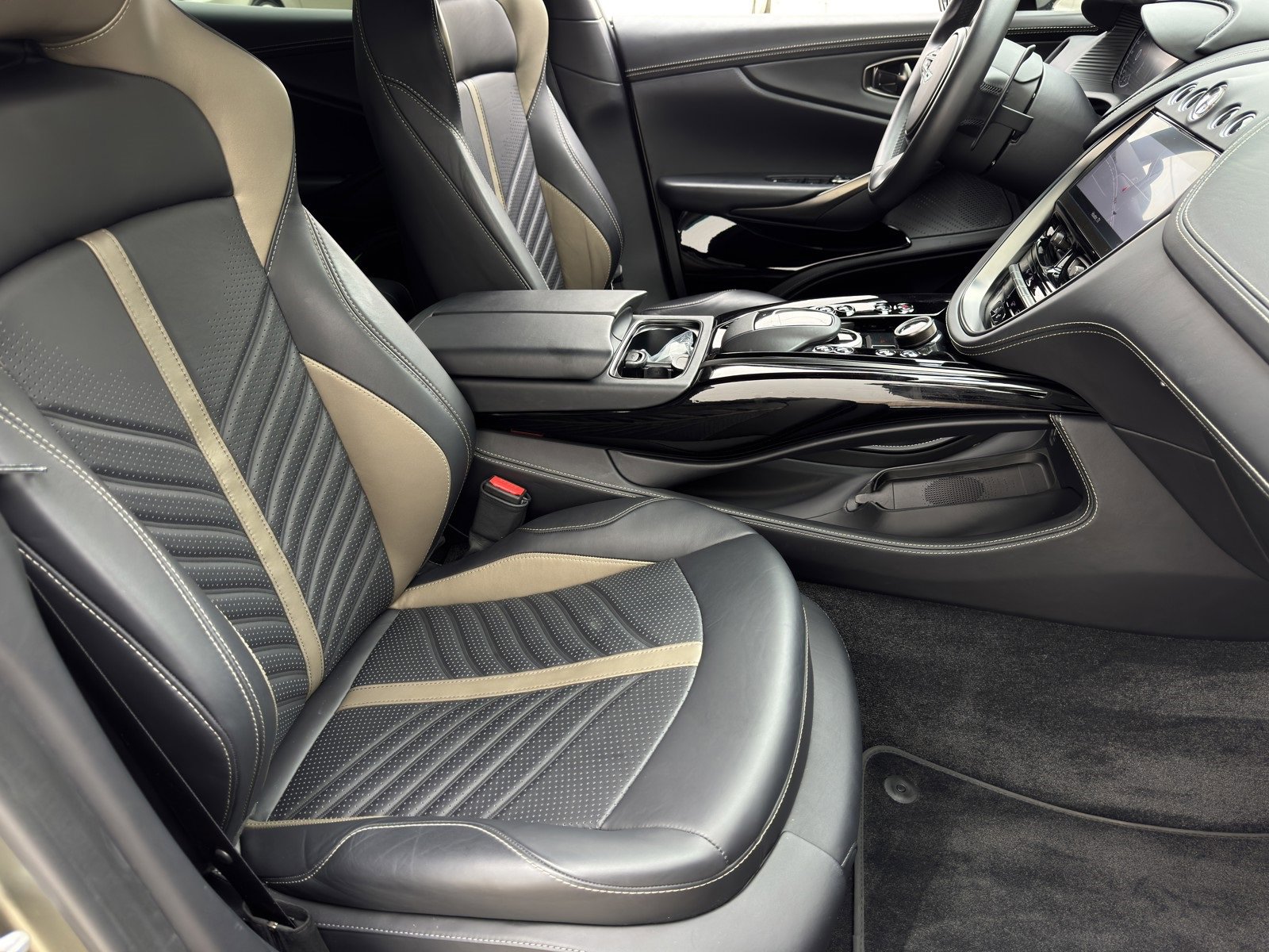 Used 2024 Aston Martin DBX 707 image 18
