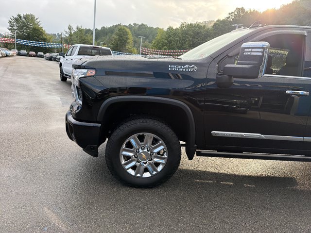 Used 2026 Chevrolet Silverado 3500 High Country w/ High Country Premium Package AWD/4WD image 12