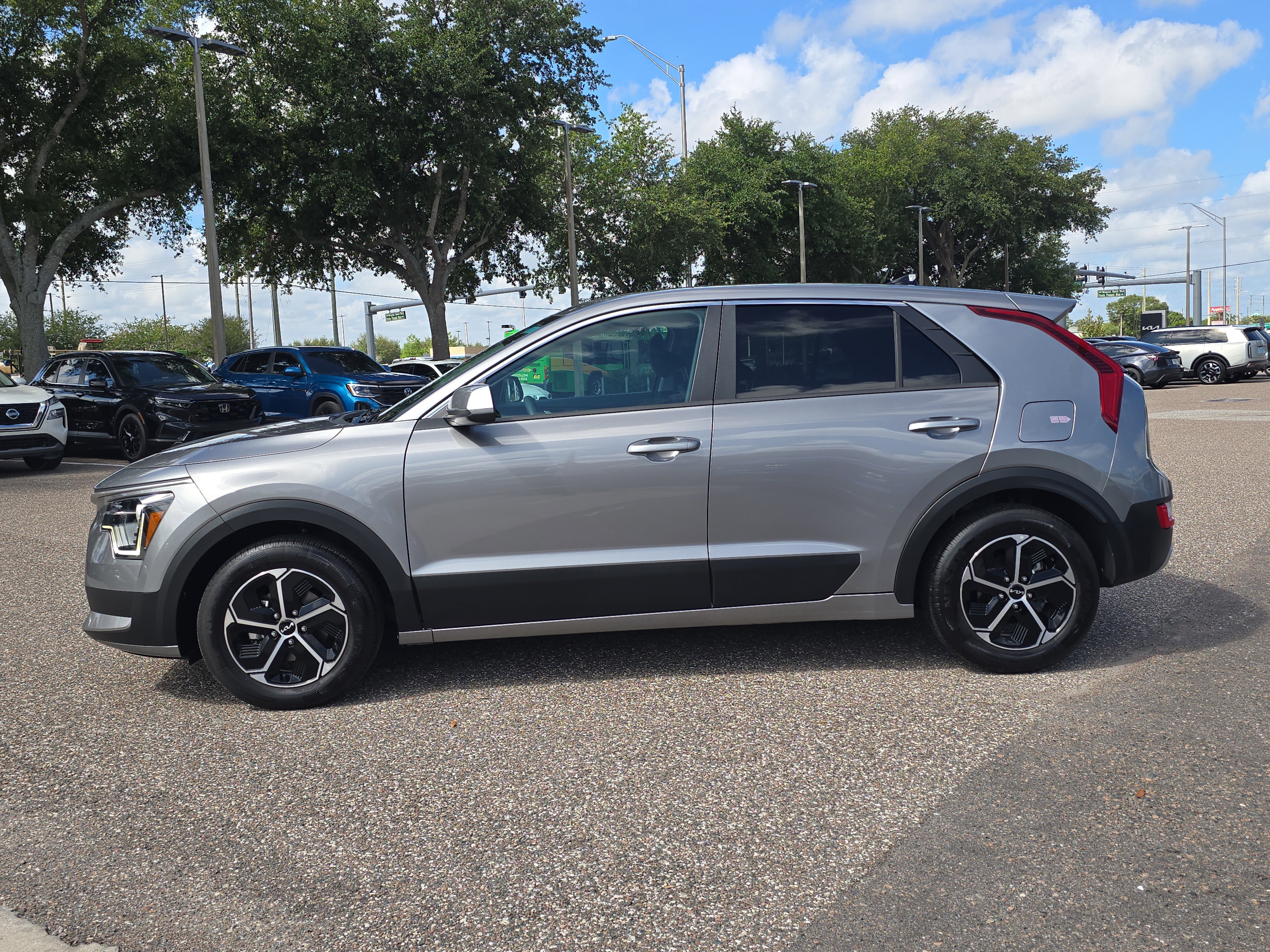 Certified 2025 Kia Niro LX FWD image 5