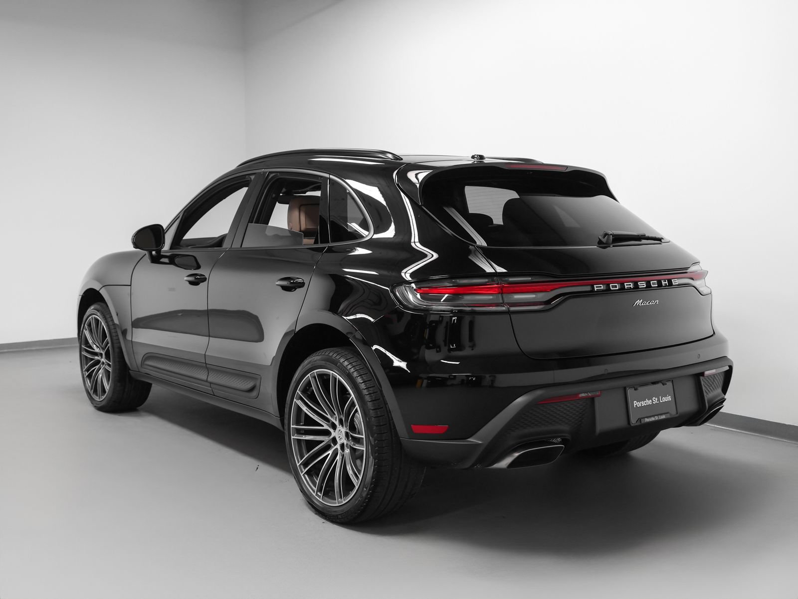 New 2026 Porsche Macan AWD/4WD image 3