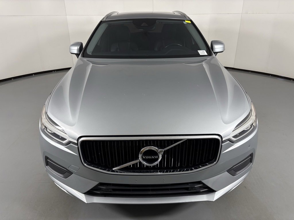 Used 2018 Volvo XC60 T6 Momentum w/ Vision Package image 3