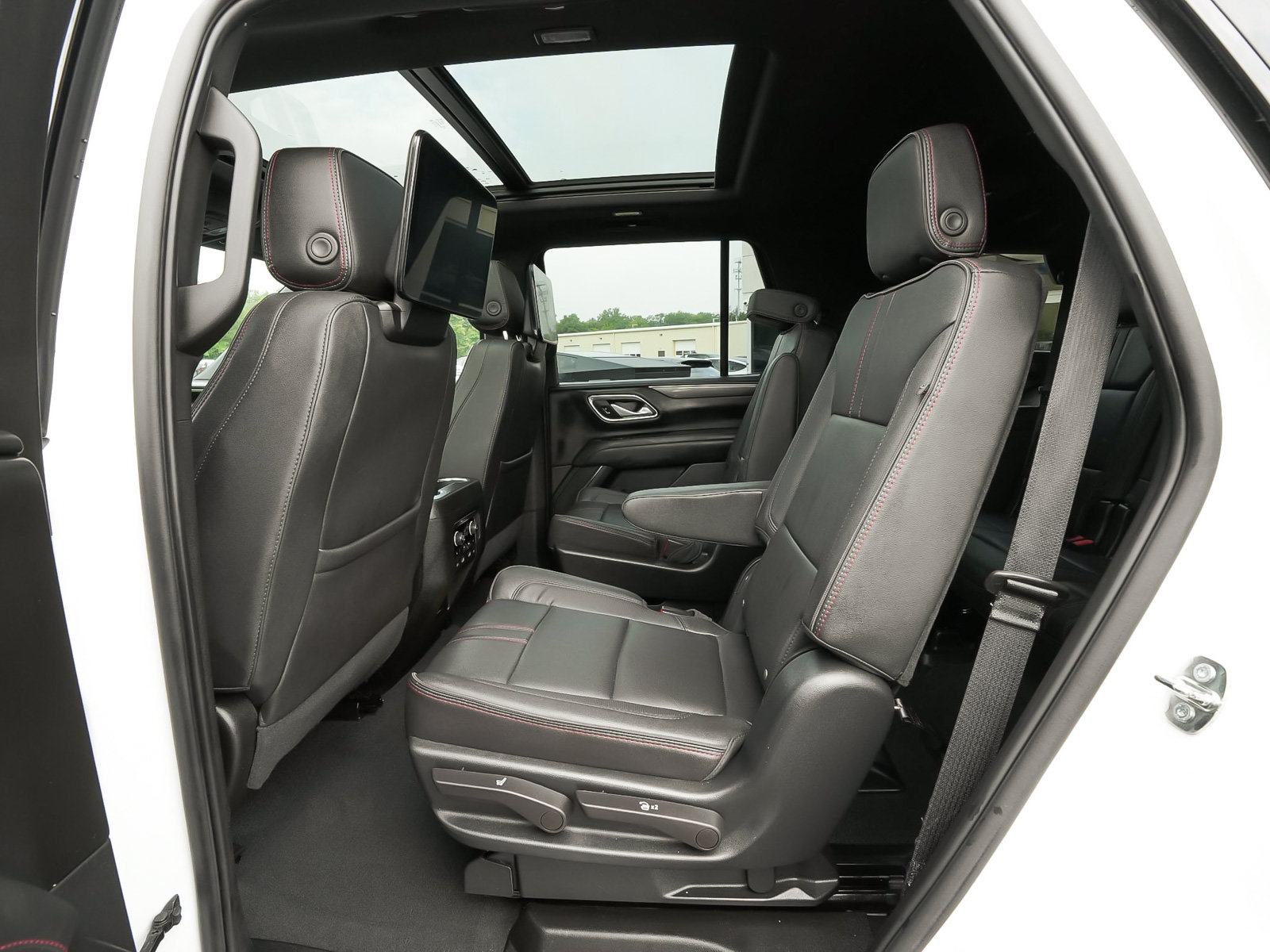 Used 2023 Chevrolet Tahoe RST w/ Luxury Package AWD/4WD image 38