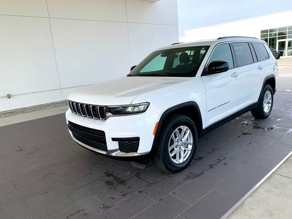 Used 2025 Jeep Grand Cherokee L Laredo w/ Luxury Tech Group I RWD image 1