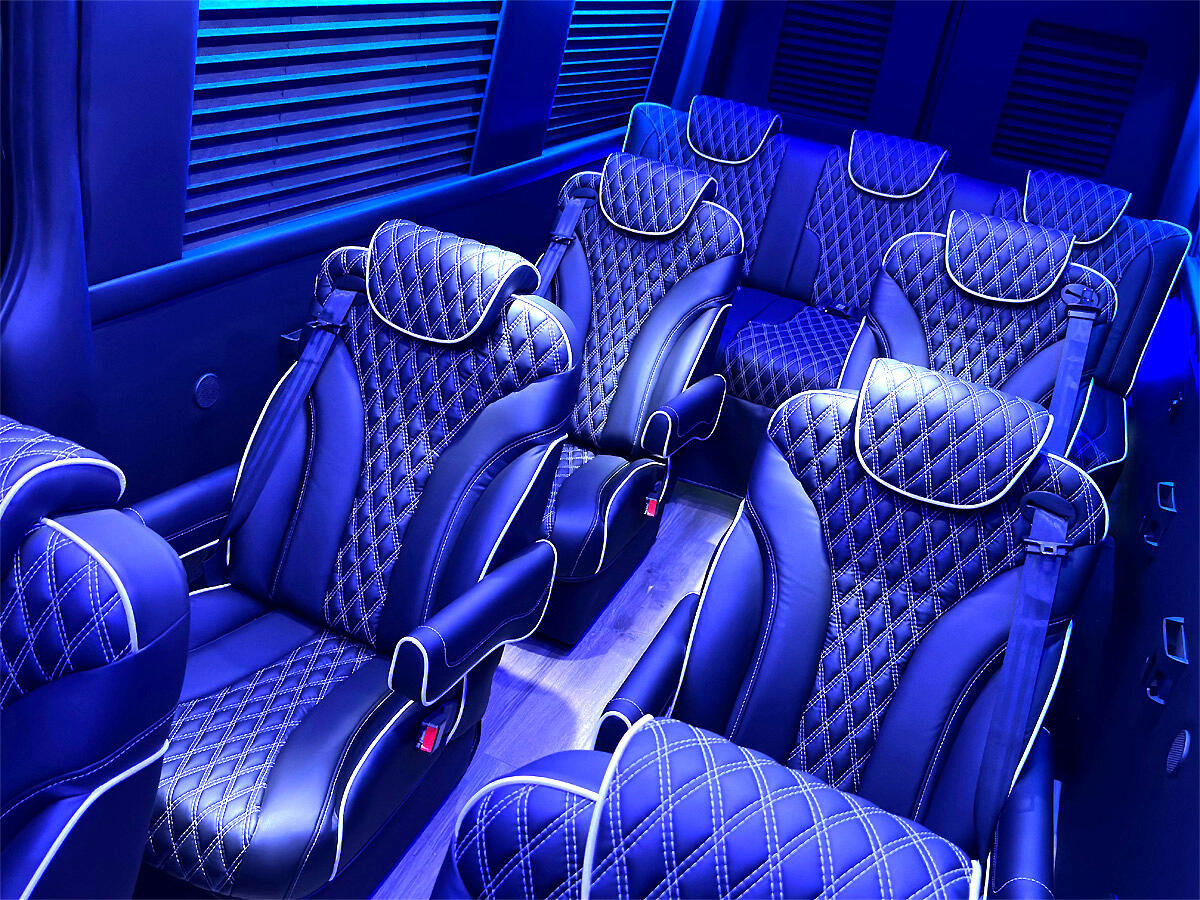 Used 2024 Mercedes-Benz Sprinter 2500 image 3