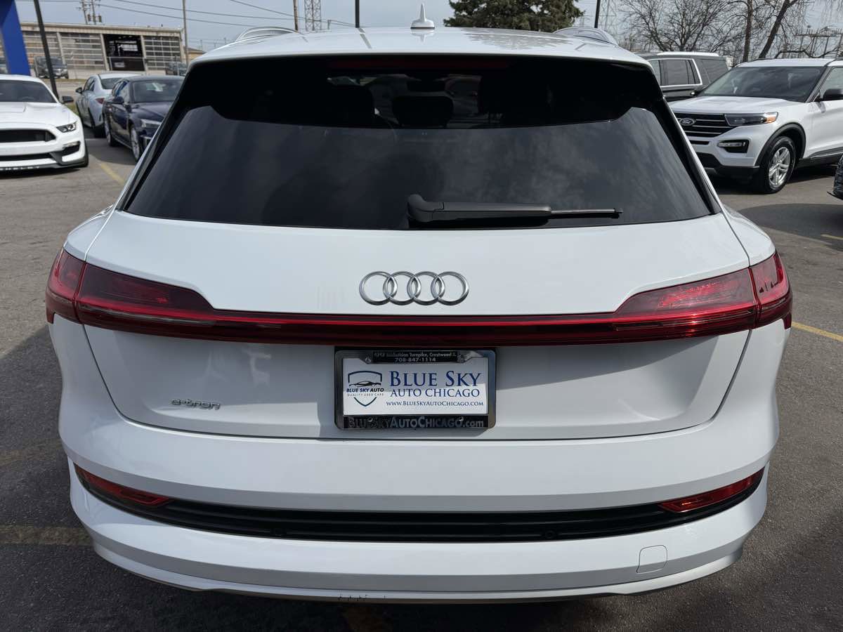 Used 2019 Audi e-tron Prestige w/ Prestige Package image 6