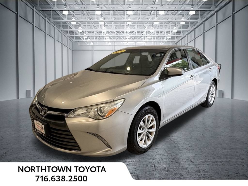 Used 2015 Toyota Camry LE FWD image 1