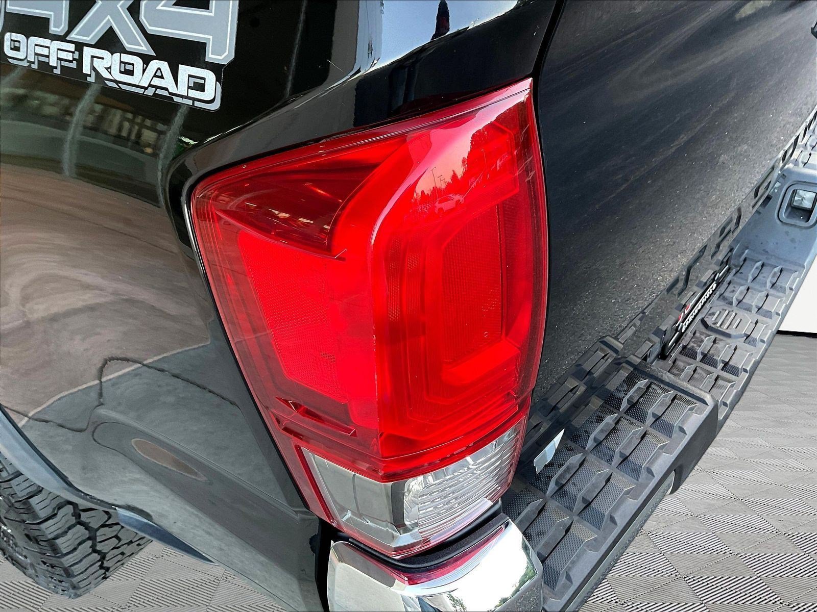 Used 2017 Toyota Tacoma TRD Off-Road w/ Tow Package (A/T) AWD/4WD image 23