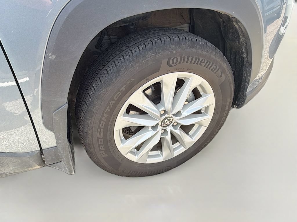 Used 2026 Toyota Corolla Cross LE AWD/4WD image 9