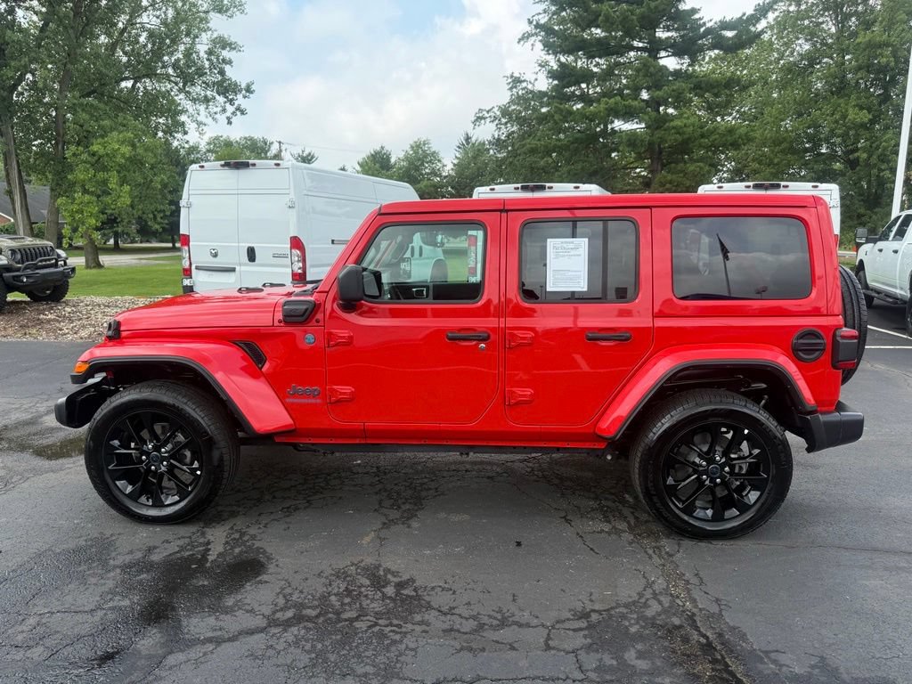 Used 2025 Jeep Wrangler Unlimited Sahara w/ Safety Group AWD/4WD image 7