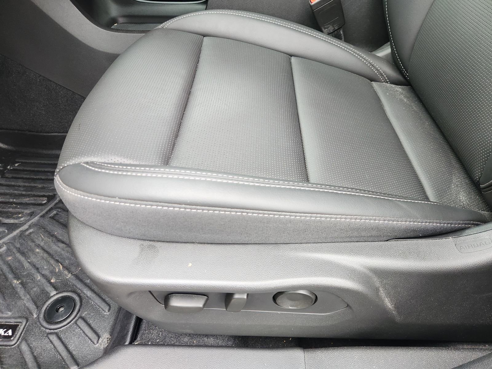 Certified 2024 Buick Envision Preferred AWD/4WD image 30