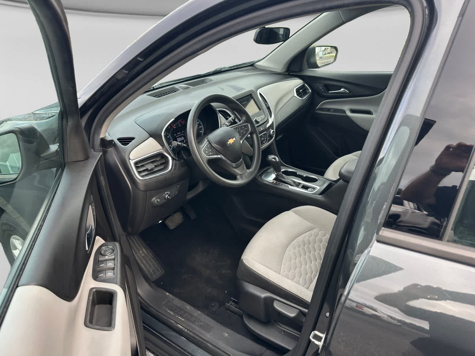 Used 2019 Chevrolet Equinox LS w/ LPO, Floor Liner Package FWD image 20