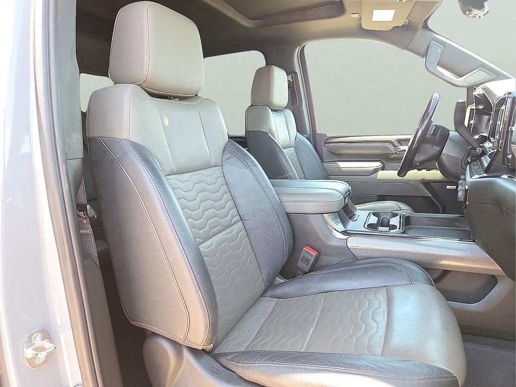 Used 2024 Chevrolet Silverado 2500 ZR2 w/ Technology Package AWD/4WD image 9