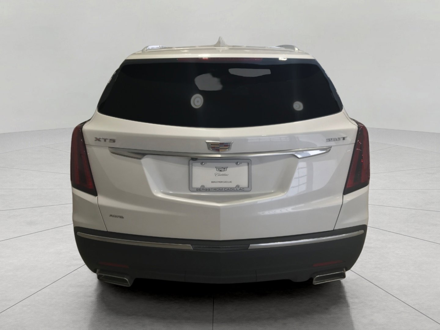 Certified 2025 Cadillac XT5 Luxury w/ LPO, Floor Liner Package image 8