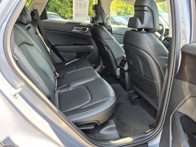 Used 2025 Kia Sportage EX FWD image 23