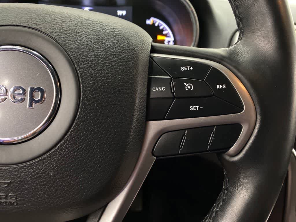 Used 2021 Jeep Grand Cherokee Laredo w/ Security & Convenience Group AWD/4WD image 22