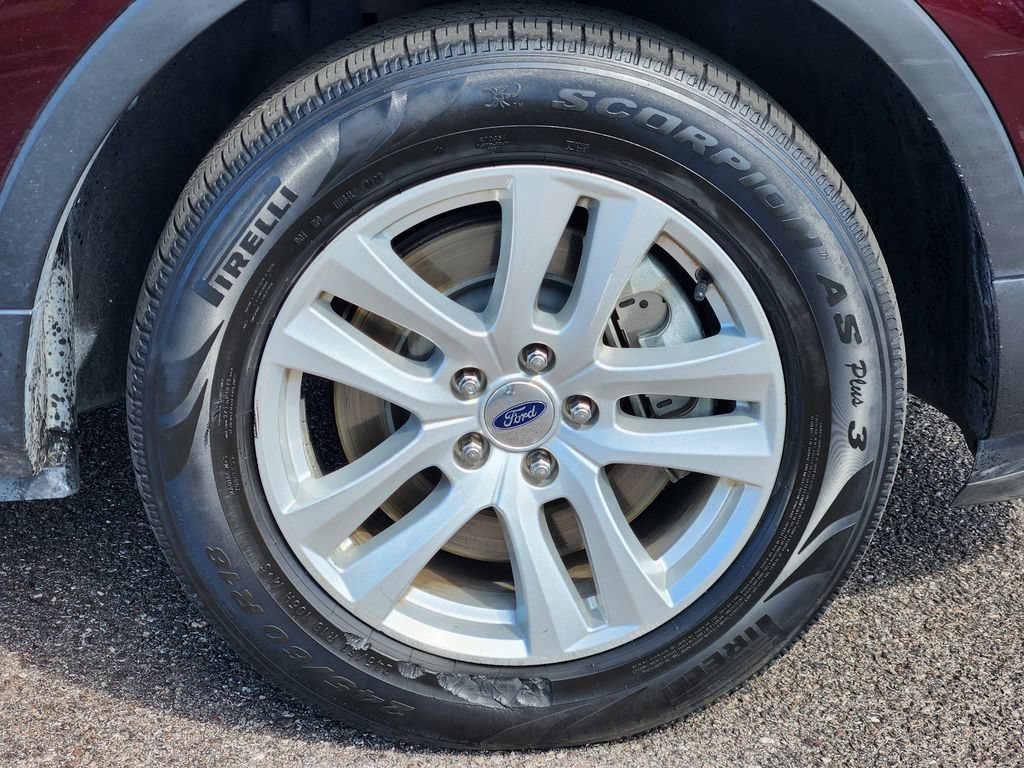 Used 2019 Ford Explorer XLT w/ Equipment Group 202A AWD/4WD image 30