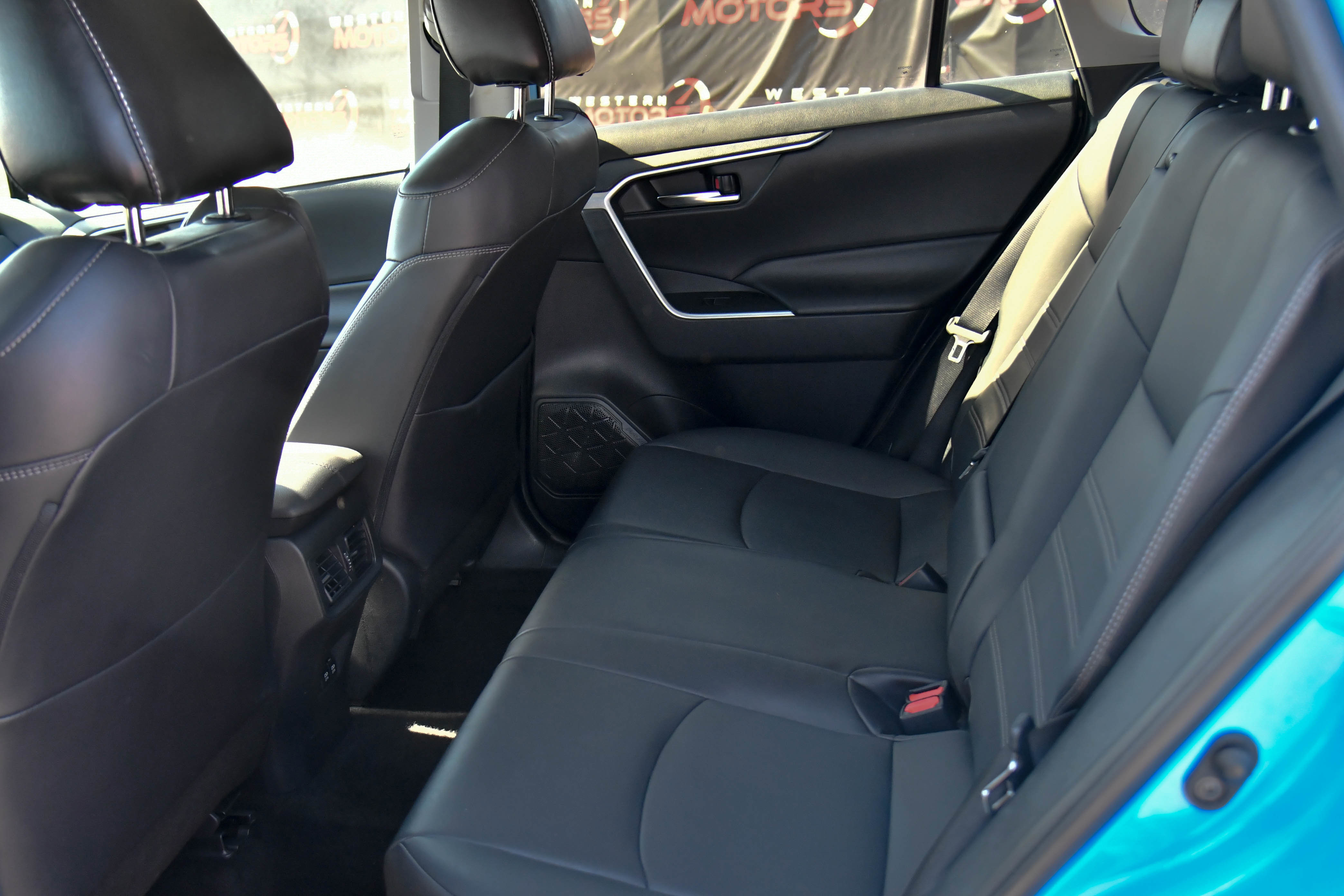 Used 2020 Toyota RAV4 XLE Premium FWD image 35