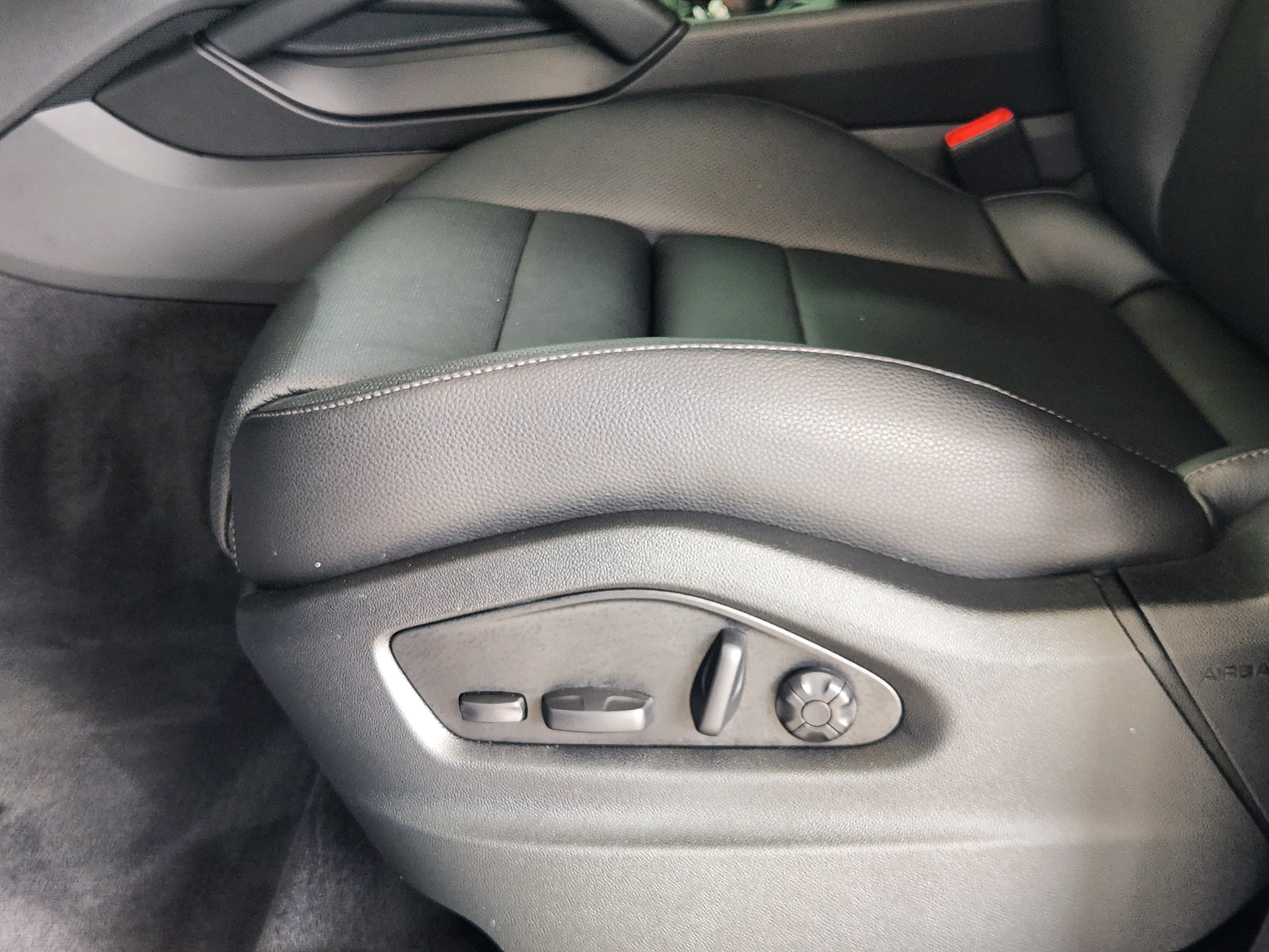 Certified 2025 Porsche Cayenne S AWD/4WD image 26