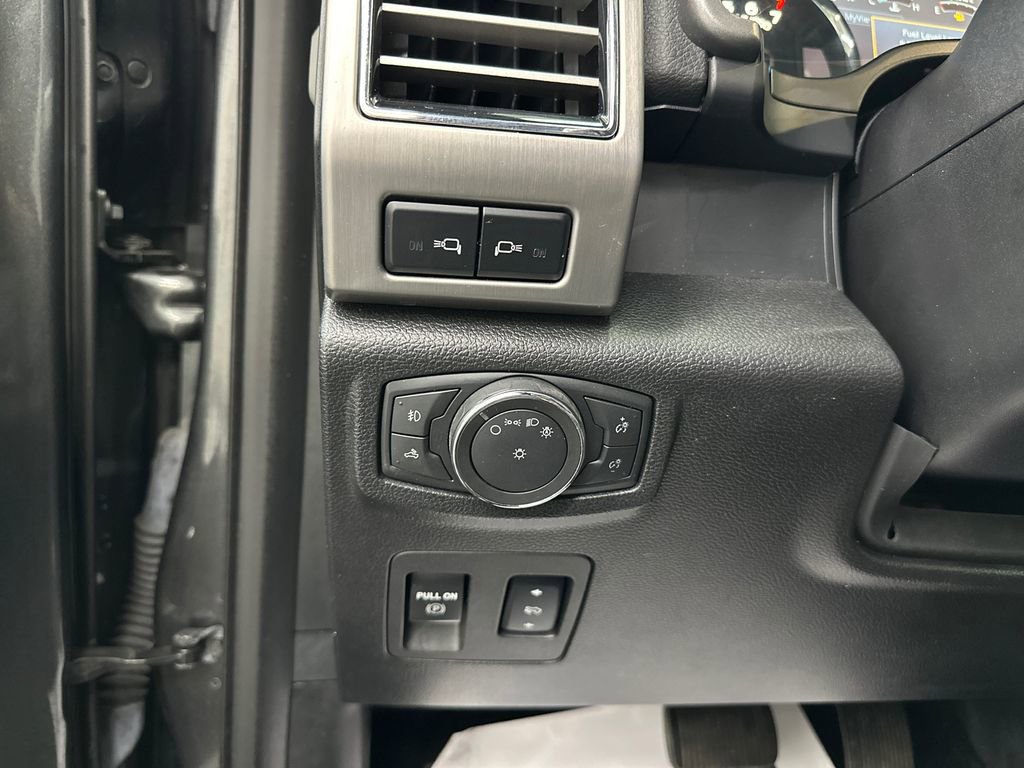 Used 2018 Ford F150 Platinum w/ Equipment Group 701A Luxury AWD/4WD image 35