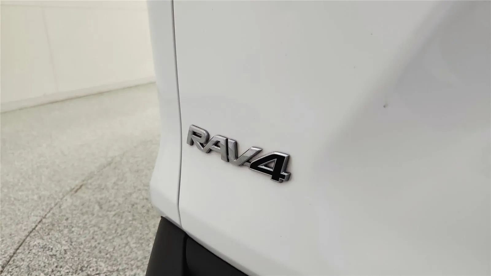Used 2023 Toyota RAV4 XLE AWD/4WD image 17