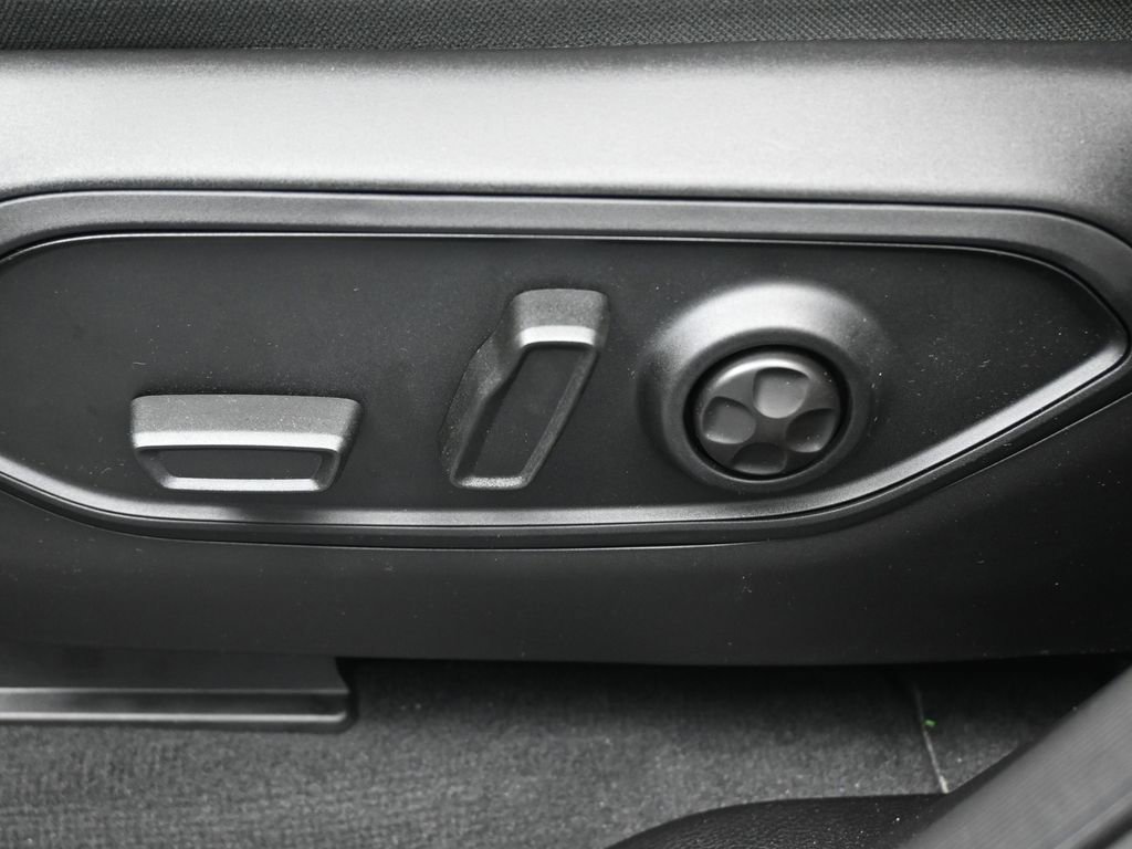 New 2025 Jeep Grand Cherokee Altitude RWD image 33