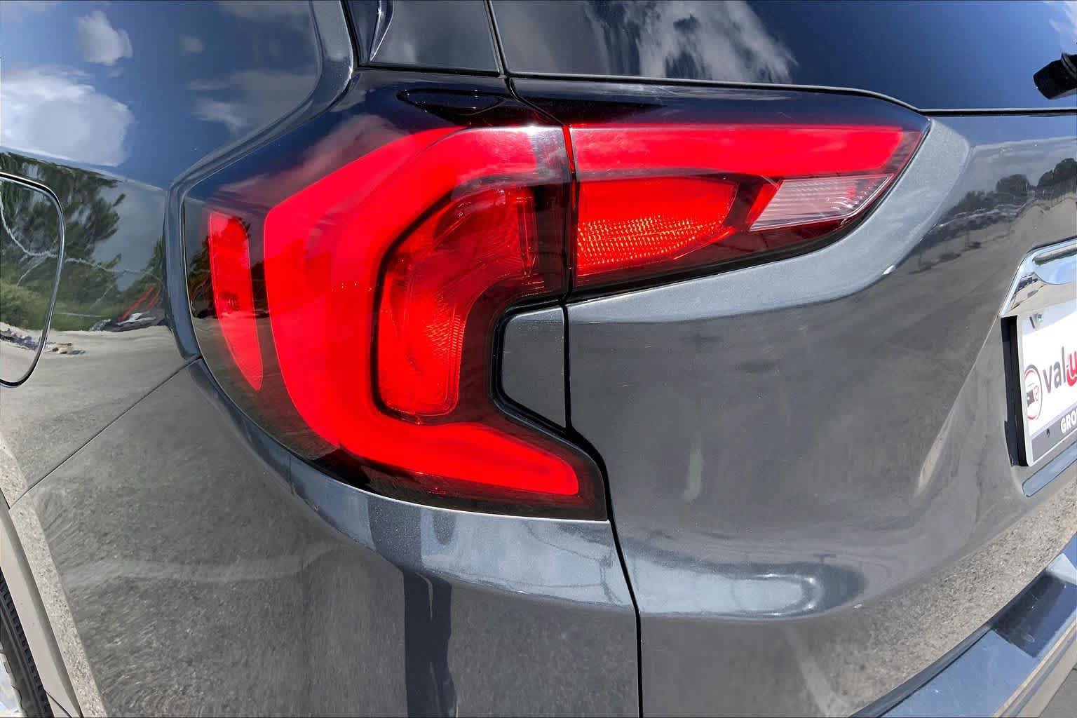 Used 2018 GMC Terrain SLE w/ Driver Convenience Package FWD image 28