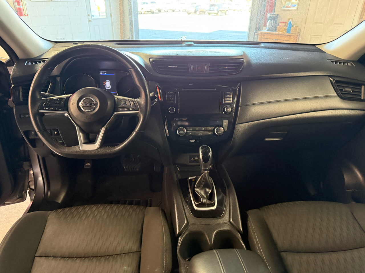 Used 2020 Nissan Rogue SV image 12