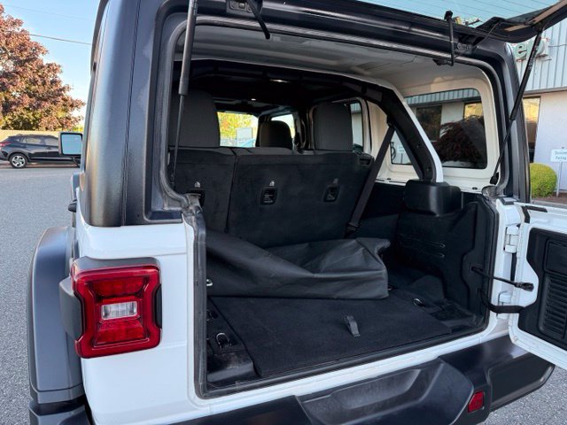 Used 2025 Jeep Wrangler Unlimited Rubicon AWD/4WD image 15