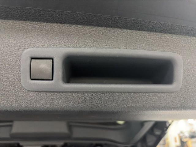 Certified 2025 Toyota Sienna LE image 12