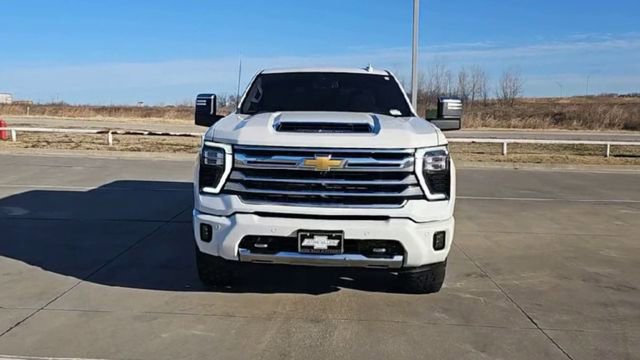 Used 2024 Chevrolet Silverado 2500 High Country w/ Z71 Off-Road Package image 3