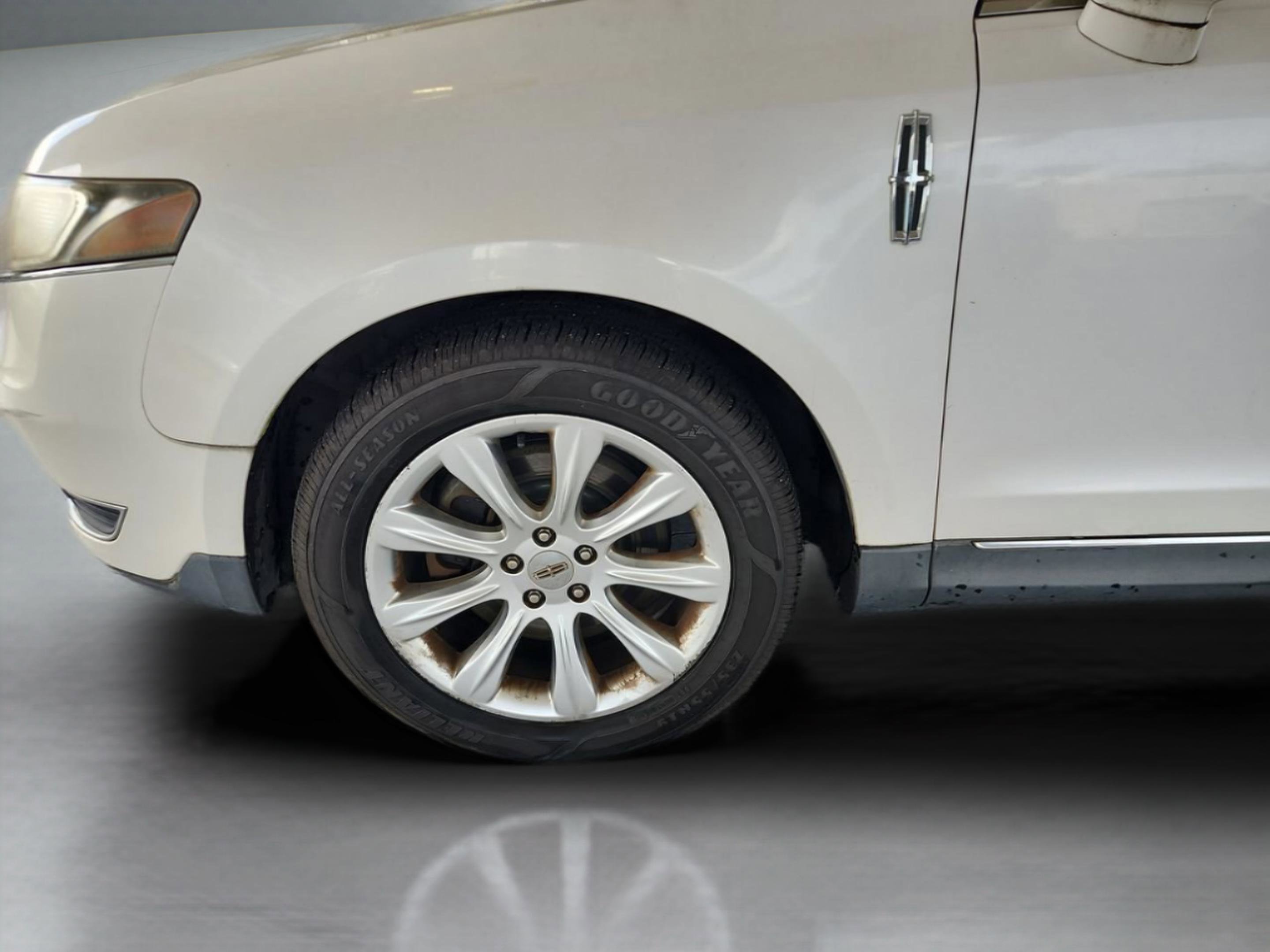 Used 2014 Lincoln MKT FWD image 25