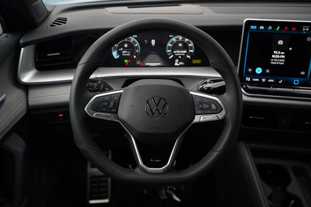 New 2026 Volkswagen Tiguan SE R-Line FWD image 9
