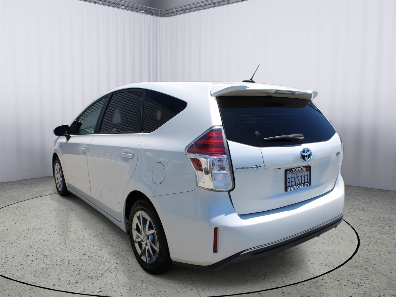 Used 2017 Toyota Prius V Three FWD image 6
