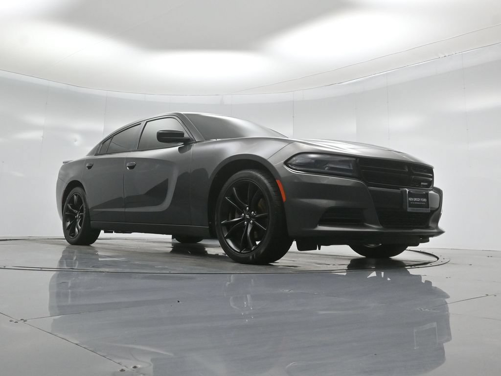 Used 2017 Dodge Charger SE w/ Blacktop Package RWD image 45