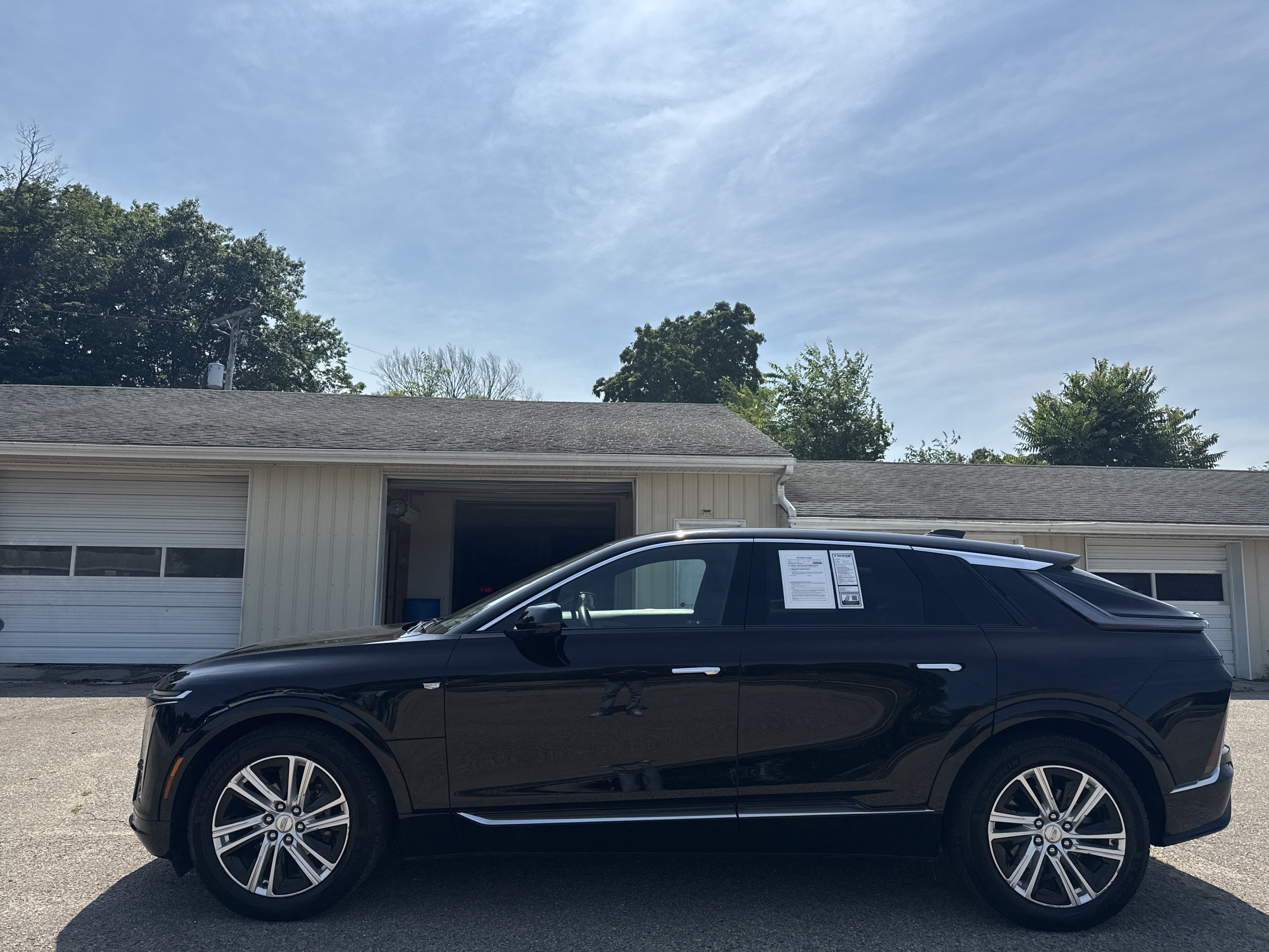 Used 2024 Cadillac Lyriq Tech RWD image 9