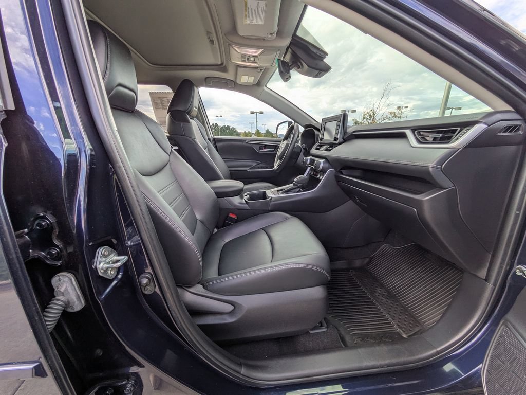 Used 2022 Toyota RAV4 XLE Premium AWD/4WD image 33