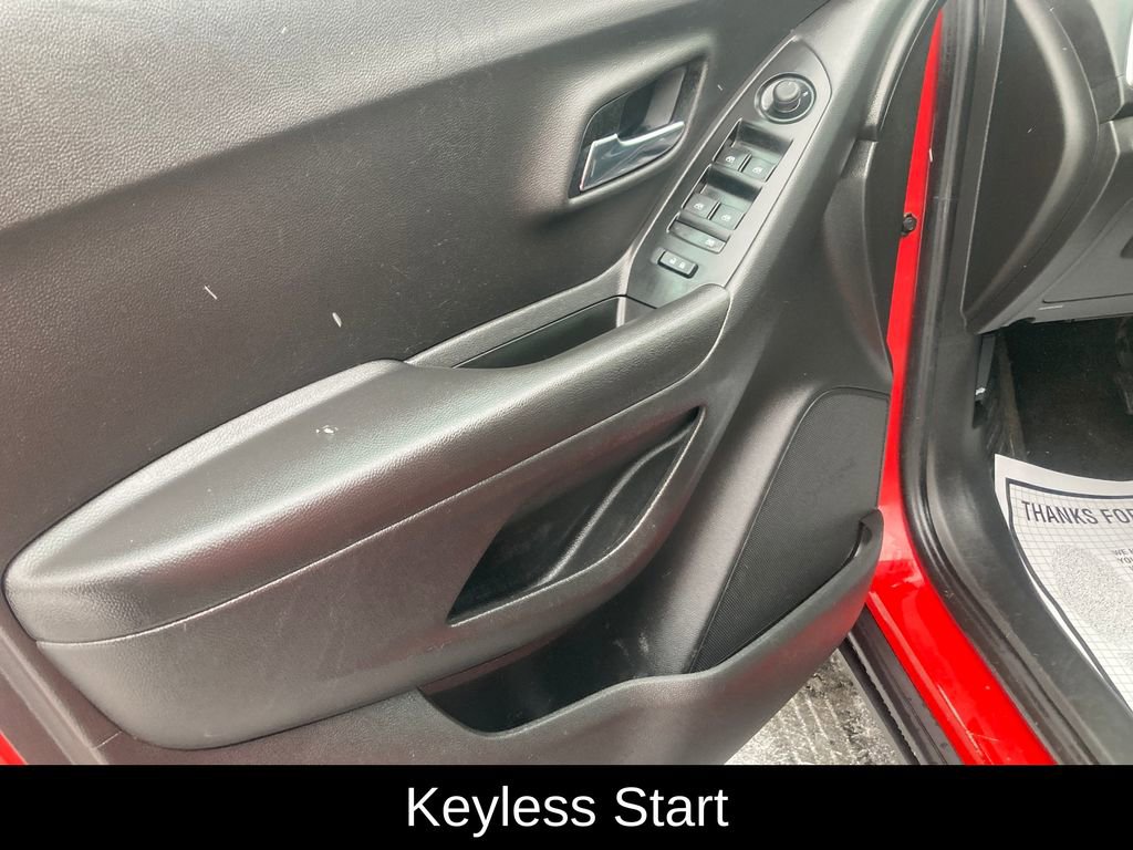 Used 2020 Chevrolet Trax LT w/ LT Convenience Package image 13