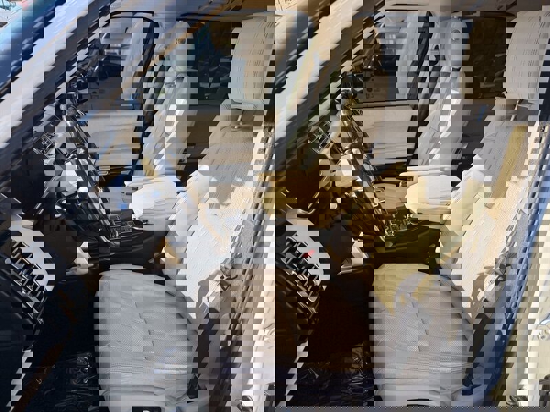 Used 2016 Land Rover Range Rover HSE image 6