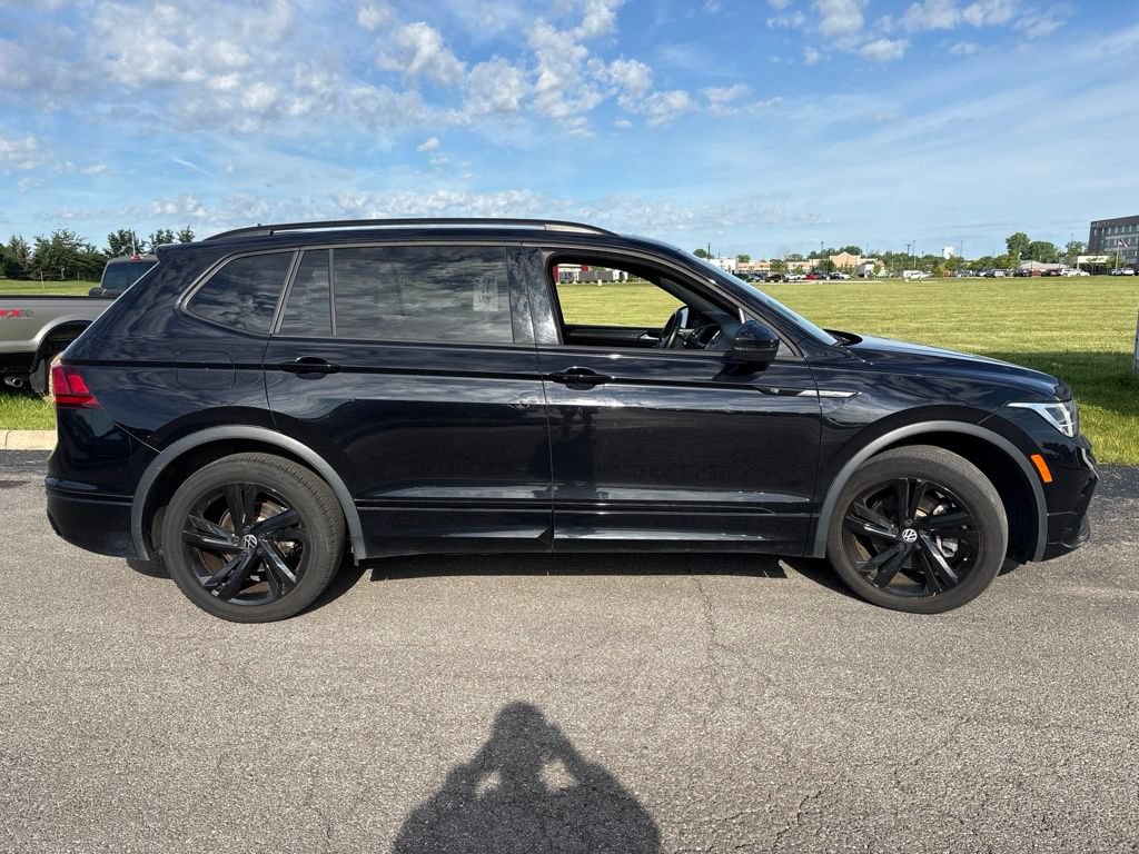 Used 2023 Volkswagen Tiguan SE R-Line AWD/4WD image 12