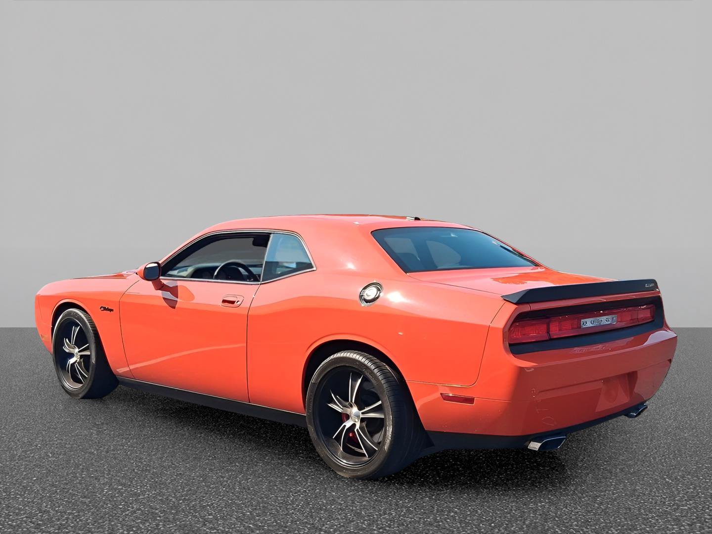 Used 2009 Dodge Challenger SRT8 w/ SRT Option Group II RWD image 4