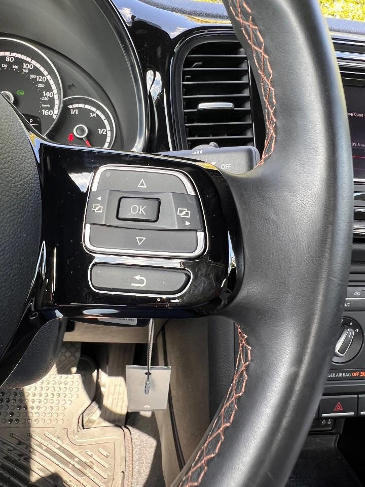 Used 2016 Volkswagen Beetle 1.8T Classic FWD image 17