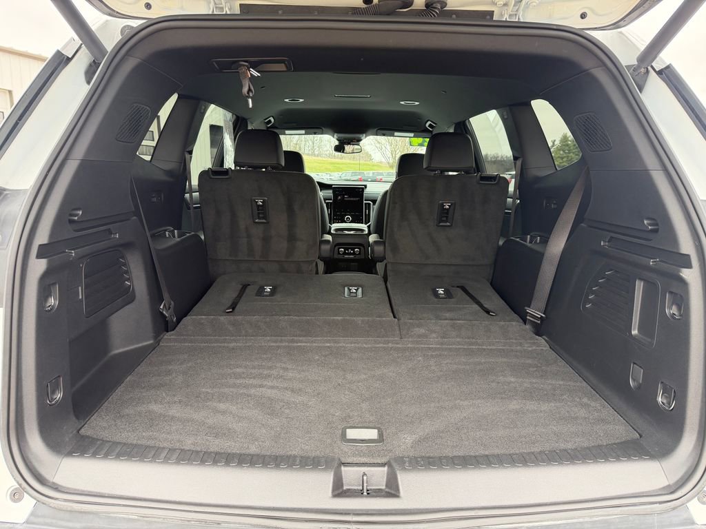 Used 2024 GMC Acadia AT4 w/ LPO, Floor Liner Package AWD/4WD image 11