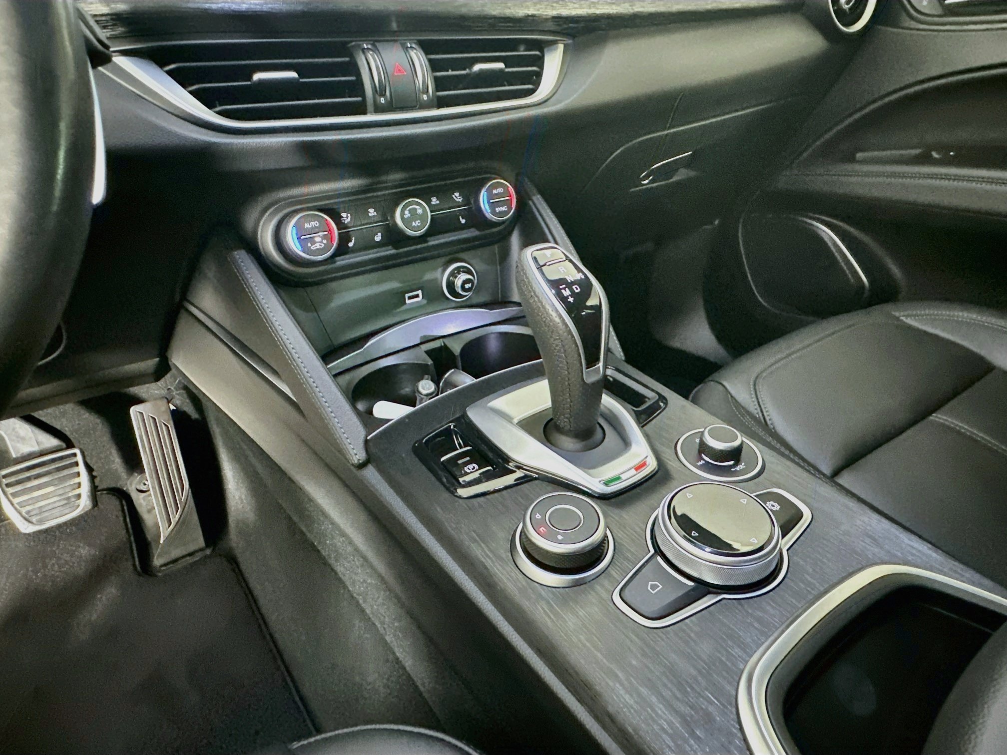 Used 2023 Alfa Romeo Stelvio Sprint RWD image 25